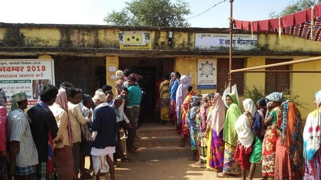 People queue outside a polling station to cast their vote during the first phase of the Chhatisgarh assembly elections at Sukma district on Monday, November 12, 2018. The first phase of elections for 18 seats are spread across eight Maoist-affected districts with nearly one lakh security personnel deployed amid threats from Maoist who have called for boycott of the elections.(HT Photo)