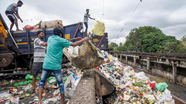 Kothrud garbage dumping yard in Pune(Sanket Wankhade/HT PHOTO)