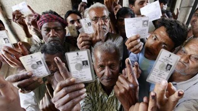 Homeless voters show their inked fingers after casting their votes for Lok Sabha elections, at Chandni Chowk, in New Delhi, India, on Thursday, April 10, 2014.(Hindustan Times)