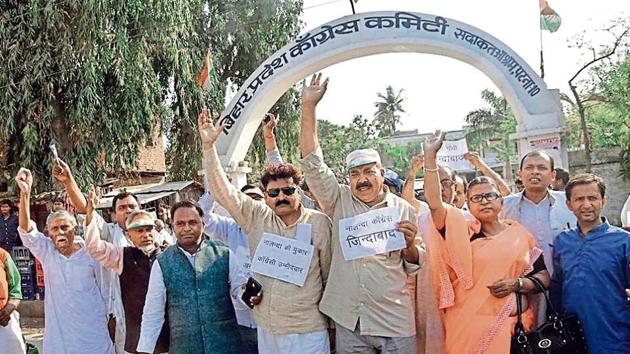 Congress workers from Nalanda stage a protest demanding that their candidate be fielded from that seat, which has been given to HAM(S) under the alliance, in Patna on Wednesday.(Santosh Kumar/HT Photo)