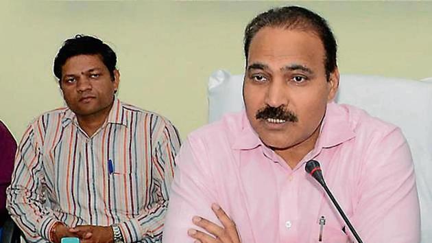 Rajasthan’s chief electoral officer Anand Kumar addresses a meeting in Jaipur on Tuesday.(HT Photo)
