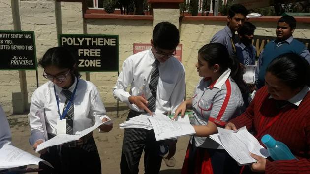 Students of CBSE Class 10 of GD Goenka Public School, Lucknow came out with happy faces from the examination hall after writing FIT paper.(HT)