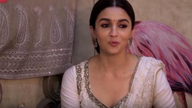 Alia Bhatt is being praised for her classical moves in Kalank song, Ghar More Pardesiya.