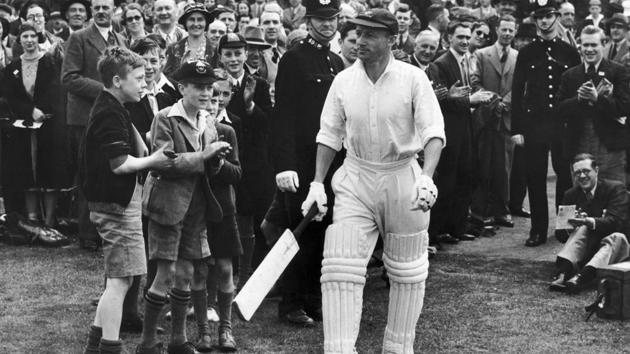 August 1938: Spectators clapping Australian cricketer Sir Don Bradman (1908 - 2001) as he comes out during the 4th Test Match at Headingley, Leeds. Sir Donald Bradman was the first cricketer to be knighted in 1949 for his services to cricket.(Getty Images)