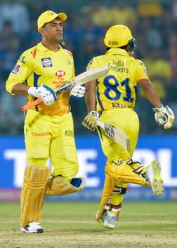 MS Dhoni and Kedar Jadhav strung a cautious partnership of 48 runs. (AFP)