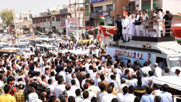 The Congress plans to highlight the alleged failures of the ruling party through the ‘Parivartan yatra’, which commenced in the city on Tuesday. (Yogesh Kumar/HT Photo) The Congress plans to highlight the alleged failures of the ruling party through the ‘Parivartan yatra’, which commenced in the city on Tuesday. (Yogesh Kumar/HT Photo)