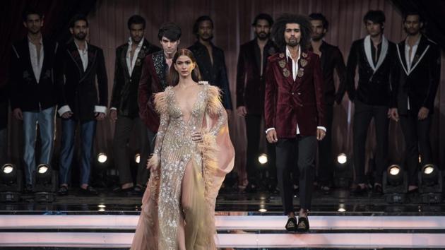 Models wear Manish Malhotra’s creations during HT India's Most Stylish Awards 2018 at Yash Raj Studios. (Satish Bate/HT Photo) 