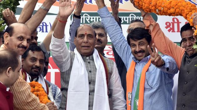 Delhi BJP President Manoj Tiwari and Union Home Minister Rajnath Singh, at an event in North East Delhi, on Tuesday, March 26, 2019. (Sonu Mehta/HT PHOTO) Delhi BJP President Manoj Tiwari and Union Home Minister Rajnath Singh, at an event in North East Delhi, on Tuesday, March 26, 2019. (Sonu Mehta/HT PHOTO)