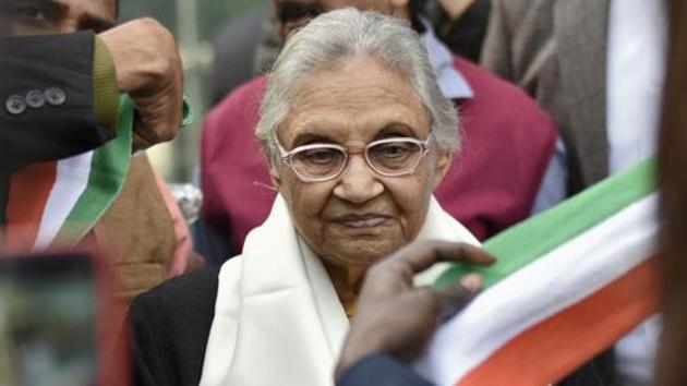 Congress president Rahul Gandhi’s promise of providing Rs 72,000 annually to over five crore poor families will be played up by the party’s Delhi unit through “aay pe charcha (discussion on income)” as part of their election campaign(Burhaan Kinu/HT File PHOTO)