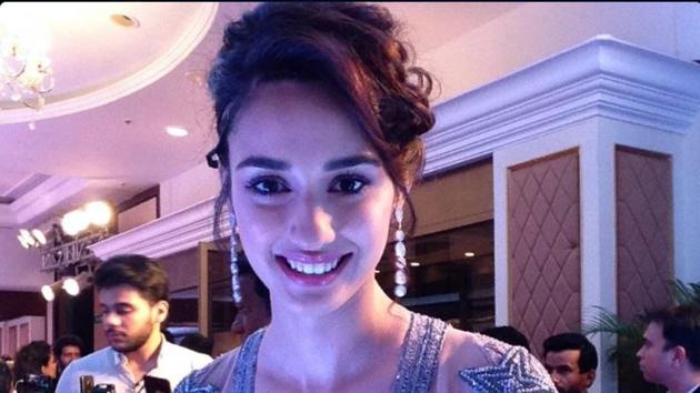 Glittering from head to toe, actor Disha Patani walked the red carpet in a Falguni and Shane Peacock gown. The elegant updo completed her look. (ht photo) 