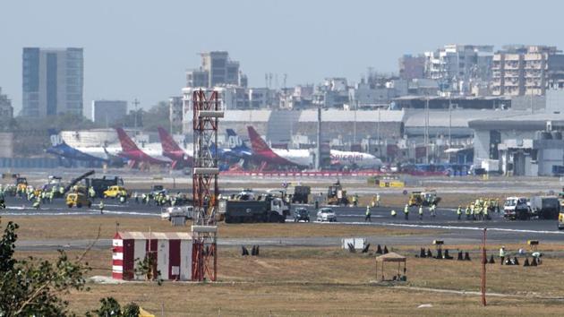 The Mumbai airport had to remove 230 flights from its daily schedule – of the average 950 it operates – on the 22 days when the work was carried out.(HT File)