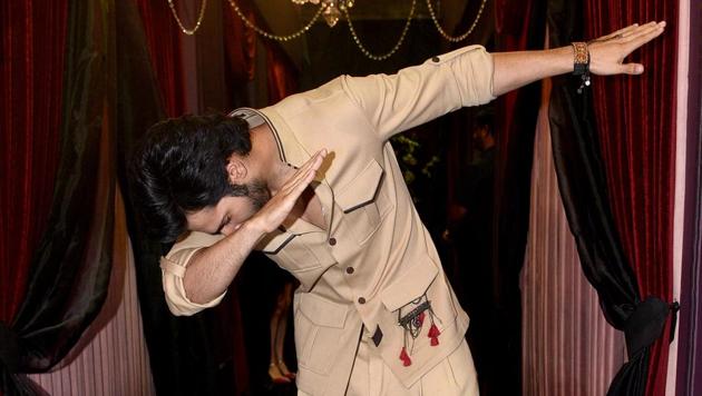 Varun Dhawan does the dab at the HT India's Most Stylish Awards in 2018. (Satyabrata Tripathy/HT Photo) 