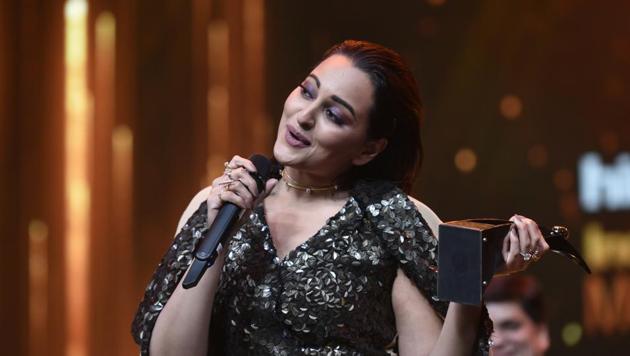 Sonakshi Sinha poses with her Breaking the Mould (female) Award during HT India's Most Stylish Awards in 2018. (Kunal Patil/HT Photo) Sonakshi Sinha poses with her Breaking the Mould (female) Award during HT India's Most Stylish Awards in 2018. (Kunal Patil/HT Photo)