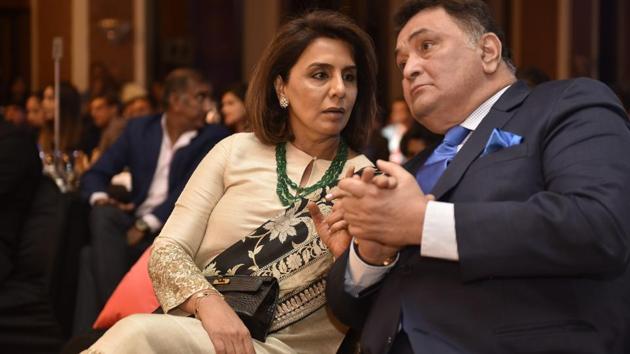Power couple of Bollywood! Neetu andRishi Kapoor at the awards function.  (Anshuman Poyrekar/HT Photo) 