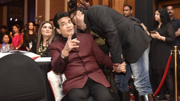 Veteran actors Jeetendra and Jackie Shroff are in on a secret...and we want to know it too! (Anshuman Poyrekar/HT Photo) 