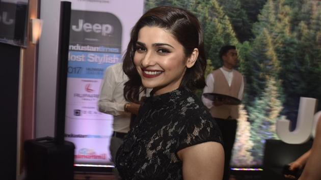 Showing off her dazzling smile, actor Prachi Desai looked gorgeous  in a  black dress, topping it with a retro-esque bob.   (Pratik Chorge/HT Photo) 