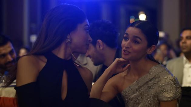 Now juggling her time in Hollywood and Bollywood, looks like Deepika Padukone had lots to catch up on with her industry colleagues, like Alia Bhatt. (Anshuman Poyrekar/HT Photo) 