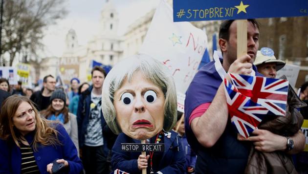 EU supporters, calling on the government to give Britons a vote on the final Brexit deal, participate in the 'People's Vote' march in central London, Britain March 23, 2019. REUTERS/Henry Nicholls (REUTERS)