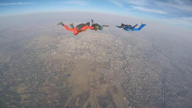 Major DP Singh, a Kargil War veteran widely known as 'Indian Blade Runner' performed a first ever successful Skydive in Nasik endorsing the 'Spirit of Adventure' for all disabled soldiers who suffered physical/war injuries in peace and war time in Nasik on Thursday. Gen Bipin Rawat, approved the activity for the officer to commemorate “Year of Disabled in the Line of Duty”. (ANI) Major DP Singh, a Kargil War veteran widely known as 'Indian Blade Runner' performed a first ever successful Skydive in Nasik endorsing the 'Spirit of Adventure' for all disabled soldiers who suffered physical/war injuries in peace and war time in Nasik on Thursday. Gen Bipin Rawat, approved the activity for the officer to commemorate “Year of Disabled in the Line of Duty”. (ANI)