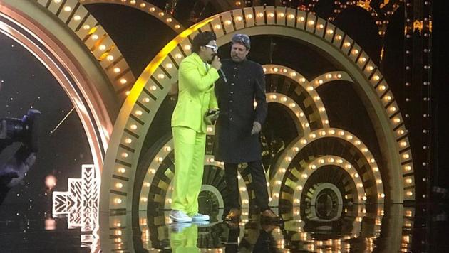 Ranveer Singh accepts the award from Kapil Dev at HT India’s Most Stylish.