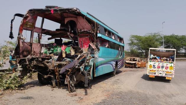 Nine people were killed and at least 30 were injured when a private double decker bus crashed into a truck on Yamuna Expressway in Rabupura on early Friday morning. The bus was on its way from Jalaon district to Delhi. (Virendra Singh Gosain / HT Photo) Nine people were killed and at least 30 were injured when a private double decker bus crashed into a truck on Yamuna Expressway in Rabupura on early Friday morning. The bus was on its way from Jalaon district to Delhi. (Virendra Singh Gosain / HT Photo)