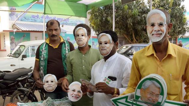 JDU workers are looking NDA flags, batches, masks and others accessories ahead of Lok Sabha Election 2019 at the campus of JDU office in Patna.(Santosh Kumar/ HT) JDU workers are looking NDA flags, batches, masks and others accessories ahead of Lok Sabha Election 2019 at the campus of JDU office in Patna.(Santosh Kumar/ HT)