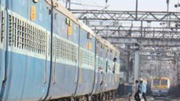The Maharashtra Housing and Area Development Authority (Mhada) employees’ union has objected to the state government’s recent directive, ordering the authority to pay  ₹800 crore to the Railways to acquire land for the Dharavi Revamp project. (Photo by Pramod Thakur/ Hindustan Times) (Hindustan Times)