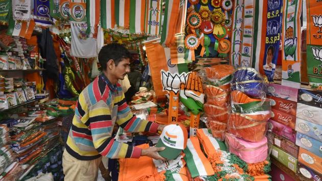 A man sells campaign material for different political parties.(Raj K Raj/HT PHOTO)