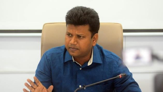 Naval Kishore Ram, district collector, addressed a press conference and said that the candidates collected the forms.(HT PHOTO) Naval Kishore Ram, district collector, addressed a press conference and said that the candidates collected the forms.(HT PHOTO)