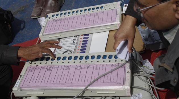 NOIDA:::::27-FEBRUARY-2012:::::HT NEWS:::::Polling officers check electronic voting machines (EVM) at an EVM distribution centre in Phase 2, Noida on February 27, 2012. The sixth phase of assembly polls will be held in Uttar Pradesh on February 28. HT PHOTO BY: BURHAAN KINU(Hindustan Times)