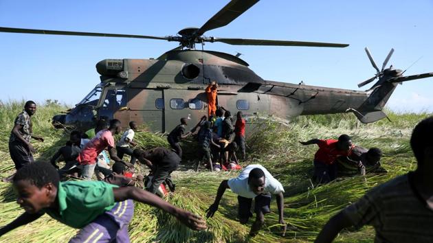 People run after collecting food aid from a South African National Defence Force (SANDF) helicopter in the aftermath of Cyclone Idai in Nhamatanda village, near Beira, Mozambique. (Siphiwe Sibeko / REUTERS) People run after collecting food aid from a South African National Defence Force (SANDF) helicopter in the aftermath of Cyclone Idai in Nhamatanda village, near Beira, Mozambique. (Siphiwe Sibeko / REUTERS)