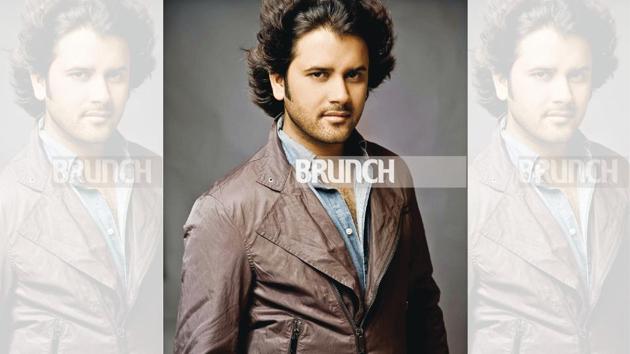 Javed Ali has sang Kajra Re, Jashn-e-Bahara and Kun Faya Kun among other songs; Make-up and hair: Mukesh Zala; Outfit styled and designed by Punit Singh(Saurabh Muley)