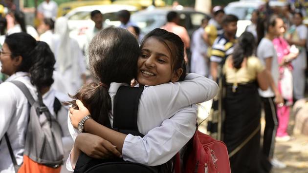 Students of 10th Class seen on the last day of their Central Board for Secondary Education (CBSE) exam, at Mandi House, in New Delhi. (Biplov Bhuyan / HT Photo) Students of 10th Class seen on the last day of their Central Board for Secondary Education (CBSE) exam, at Mandi House, in New Delhi. (Biplov Bhuyan / HT Photo)