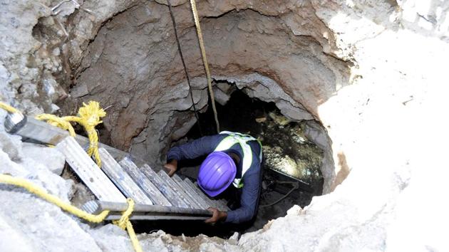 Under ground tunnel found at Swarget Metro work in Pune, on Friday, March 29, 2019.(Ravindra Joshi / HT Photo)
