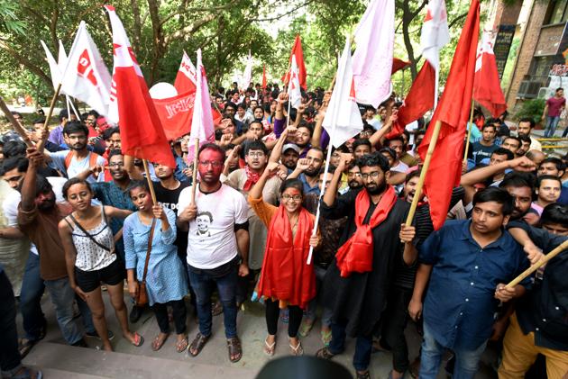 Victorious Left student groups take out a march after campus elections last September. Traditionally a Left politics stronghold, JNU has seen rising support for right-wing ABVP in recent years.(Amal KS/HT FILE PHOTO)