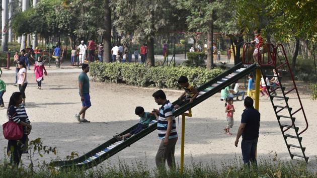 Children enjoy rides at Children's Park, India Gate, New Delhi.(Hindustan Times)