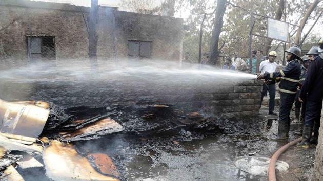 Fire breaks out near Delhi’s Fatehpur Beri, 4 hurt(Photo by Ravindra Joshi/HT PHOTO)