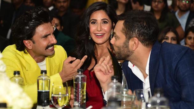 Ranveer Singh in conversation with Rohit Shetty as Katrina Kaif gives a big smile to the camera. (Vijayanand Gupta/HT Photo)