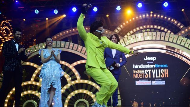 Ranveer Singh breaks into a dance on stage. (Vijayanand Gupta/HT Photo)