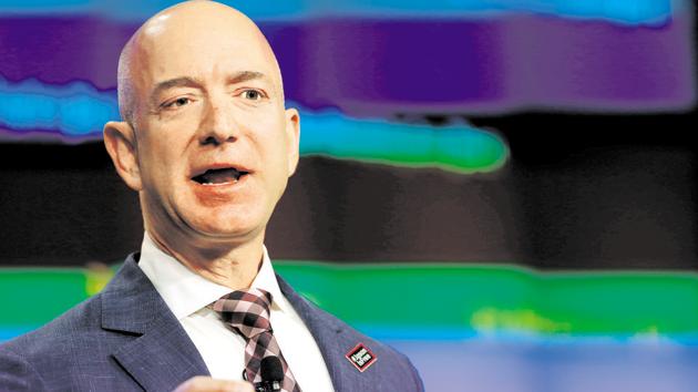 Jeff Bezos hired Gavin de Becker & Associates to find out how his intimate text messages and photos made their way into the hands of the Enquirer, which reported on the Amazon chief’s extramarital affair, leading to his divorce.(REUTERS) Jeff Bezos hired Gavin de Becker & Associates to find out how his intimate text messages and photos made their way into the hands of the Enquirer, which reported on the Amazon chief’s extramarital affair, leading to his divorce.(REUTERS)