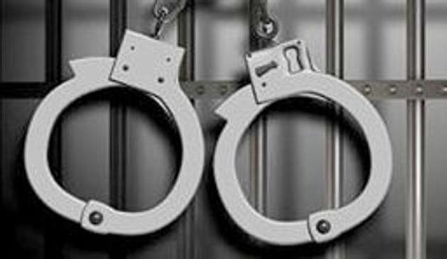 A 28-year-old man, accused in a cheating case, escaped from police custody, after he was produced at the holiday court in Bhoiwada on Sunday.(HT File)