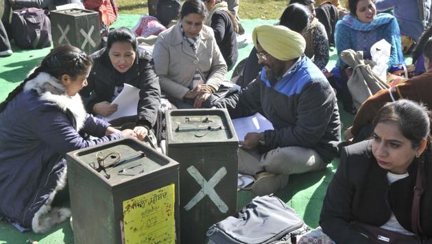 Polling staff checking poll material ahead of December 2018 Gram Panchayat elections in Ludhiana .(HT file photo)