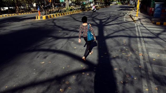 The day temperature on Sunday, 34.3 degrees Celsius, was a degree above normal and the night temperature, 21 degrees Celsius, was three above normal. Officials from the Met Department’s regional weather forecasting centre in Delhi forecast that day temperatures will hover between 34 and 38 degrees Celsius. The night time mercury will remain between 19 and 22 degrees Celsius. (Amal KS / HT Photo) The day temperature on Sunday, 34.3 degrees Celsius, was a degree above normal and the night temperature, 21 degrees Celsius, was three above normal. Officials from the Met Department’s regional weather forecasting centre in Delhi forecast that day temperatures will hover between 34 and 38 degrees Celsius. The night time mercury will remain between 19 and 22 degrees Celsius. (Amal KS / HT Photo)