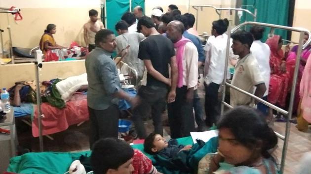 Victims of a thunderstorm undergo treatment at a hospital in Parsha District, Nepal March 31, 2019.(Reuters Photo)