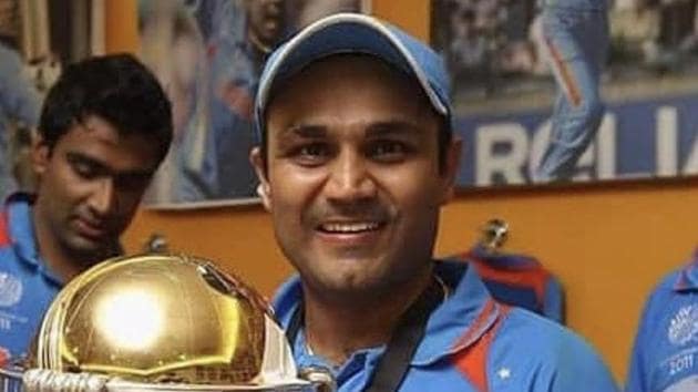 Virender Sehwag with the 2011 World Cup trophy.(Twitter/Virender Sehwag) Virender Sehwag with the 2011 World Cup trophy.(Twitter/Virender Sehwag)