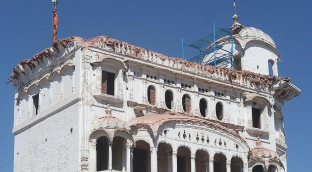 The historic Deori of Darbar Sahib in Tarn Taran which was demolished by activists of Tarn Taran Kar Sewa led by Baba Jagtar Singh on March 30, 2019.(Sameer Sehgal / HT Photo)