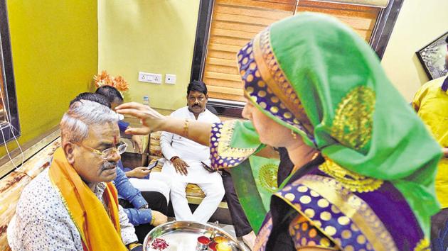 Residents of Charholi village welcome Shivajirao Adhalrao Patil during his campaigning in Shirur on March 29.(Pratham Gokhale/HT Photo)