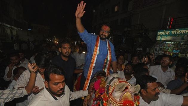 Amol Kolhe begins his campaigning for 2019 Lok sabha election in Uruli Kanchan for Shirur Constituency on Friday. (Pratham Gokhale/HT Photo) 