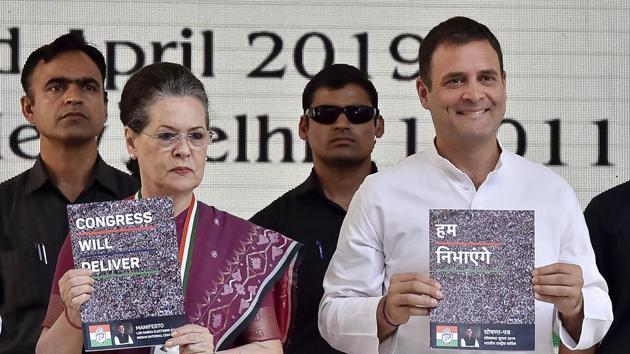 Congress president Rahul Gandhi with Sonia Gandhi releasing the Congress party manifesto 2019 for upcoming Lok Sabha election at AICC, in New Delhi, India, on Tuesday, April 2.(Ajay Aggarwal/HT PHOTO)