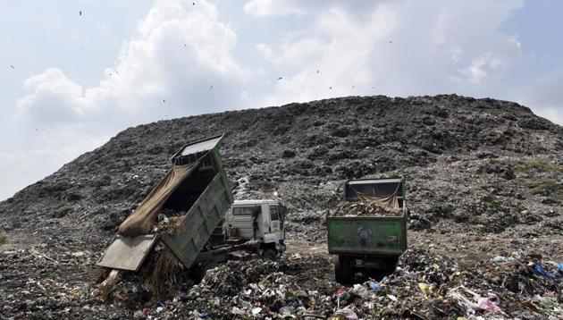 Tucks dumping garbage at Ghazipur Landfill site in New Delhi. (Ravi Choudhary/HT File Photo) Tucks dumping garbage at Ghazipur Landfill site in New Delhi. (Ravi Choudhary/HT File Photo)
